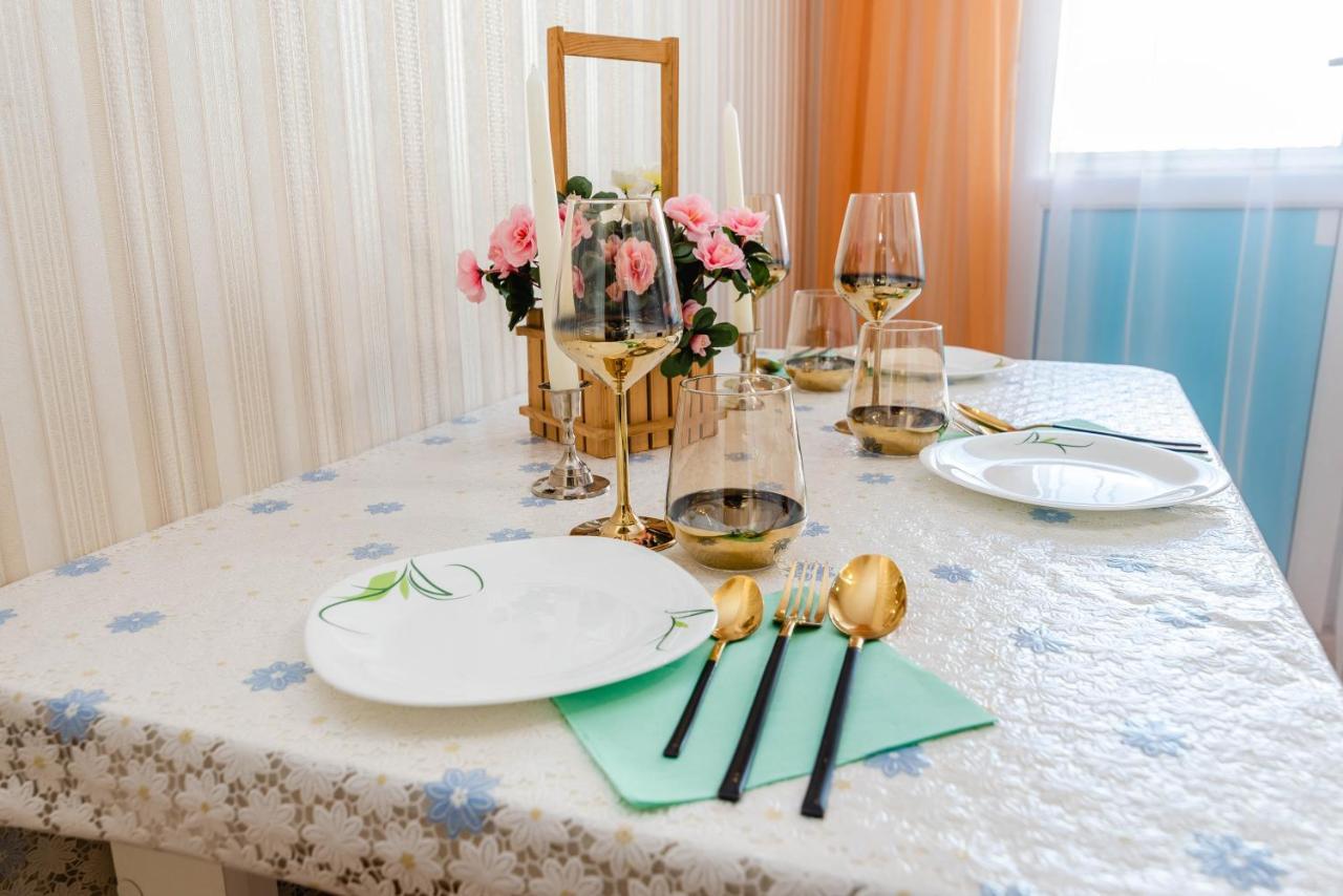 Akvarel Apartment Near Adk Алма Ата Екстериор снимка