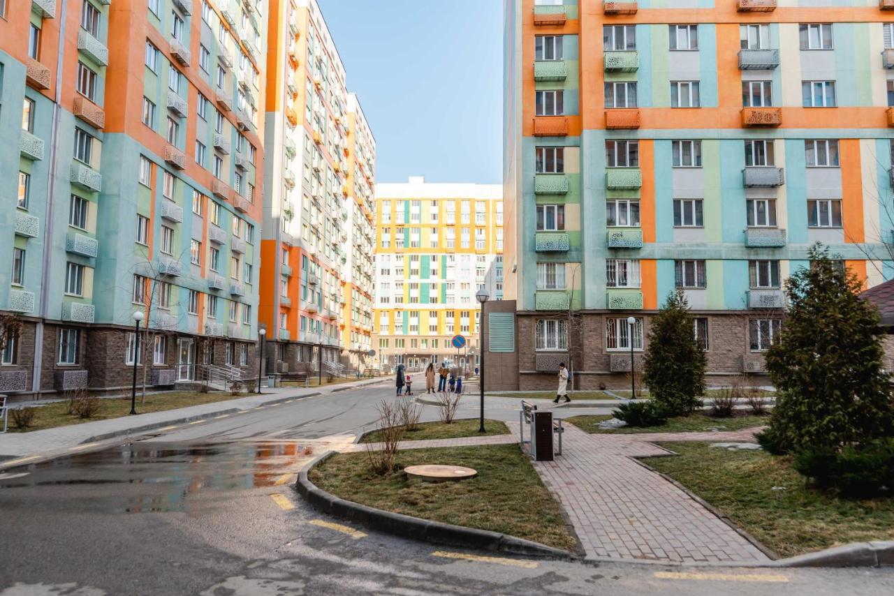 Akvarel Apartment Near Adk Алма Ата Екстериор снимка